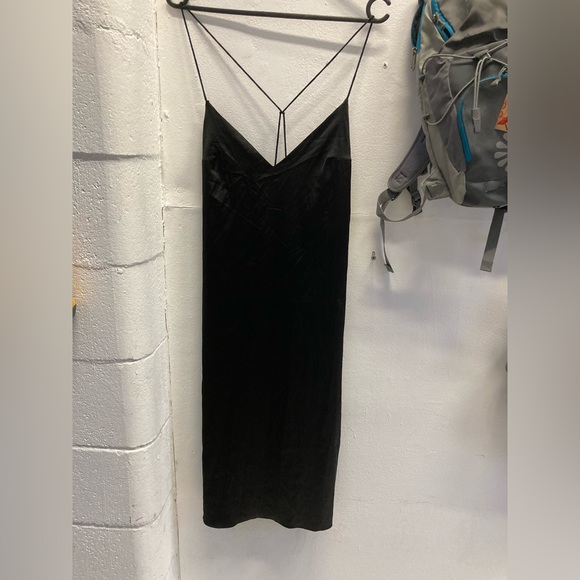 Dresses & Skirts - Silky black slip dress
